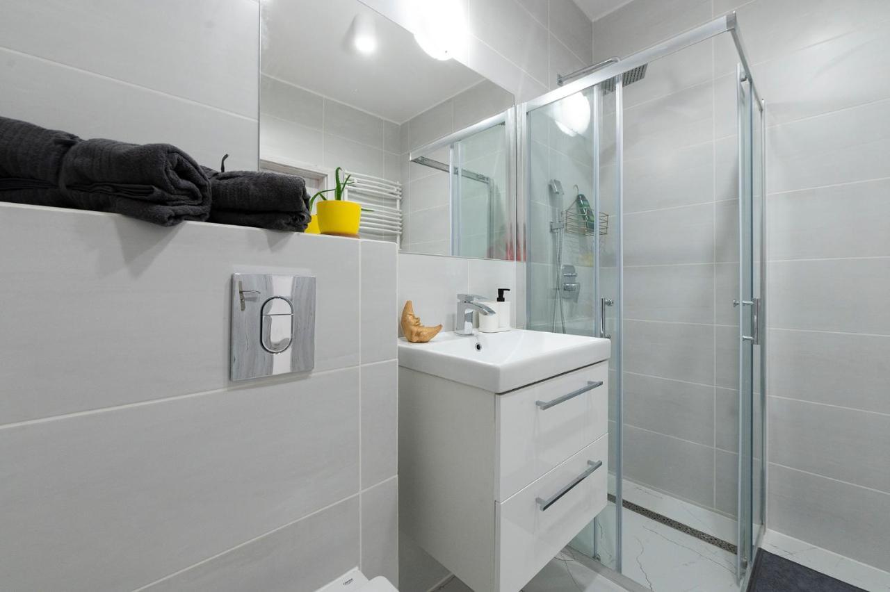 Luxury In City -3- Studio Bright & Secure Free Parking 罗兹 外观 照片