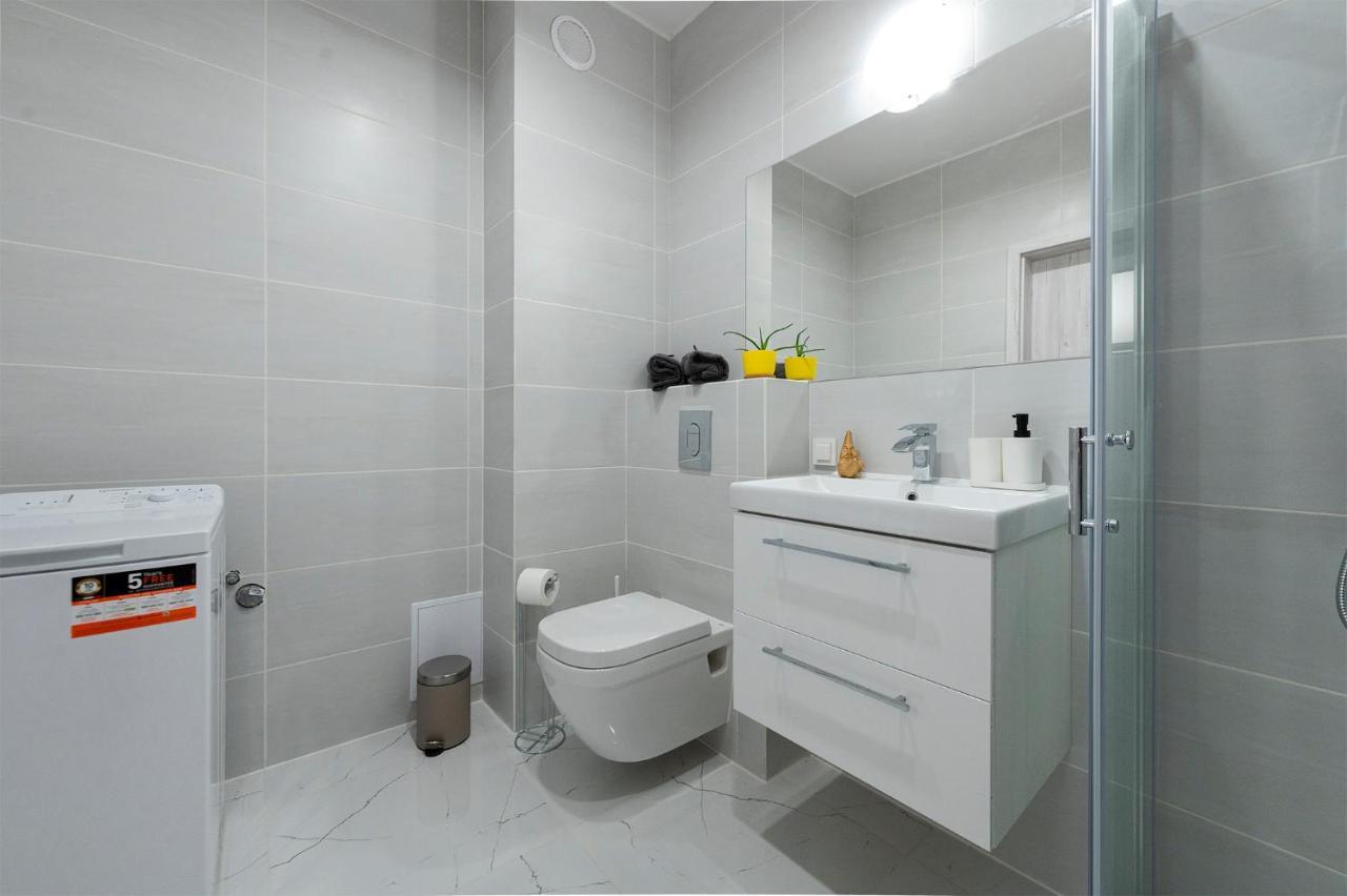 Luxury In City -3- Studio Bright & Secure Free Parking 罗兹 外观 照片